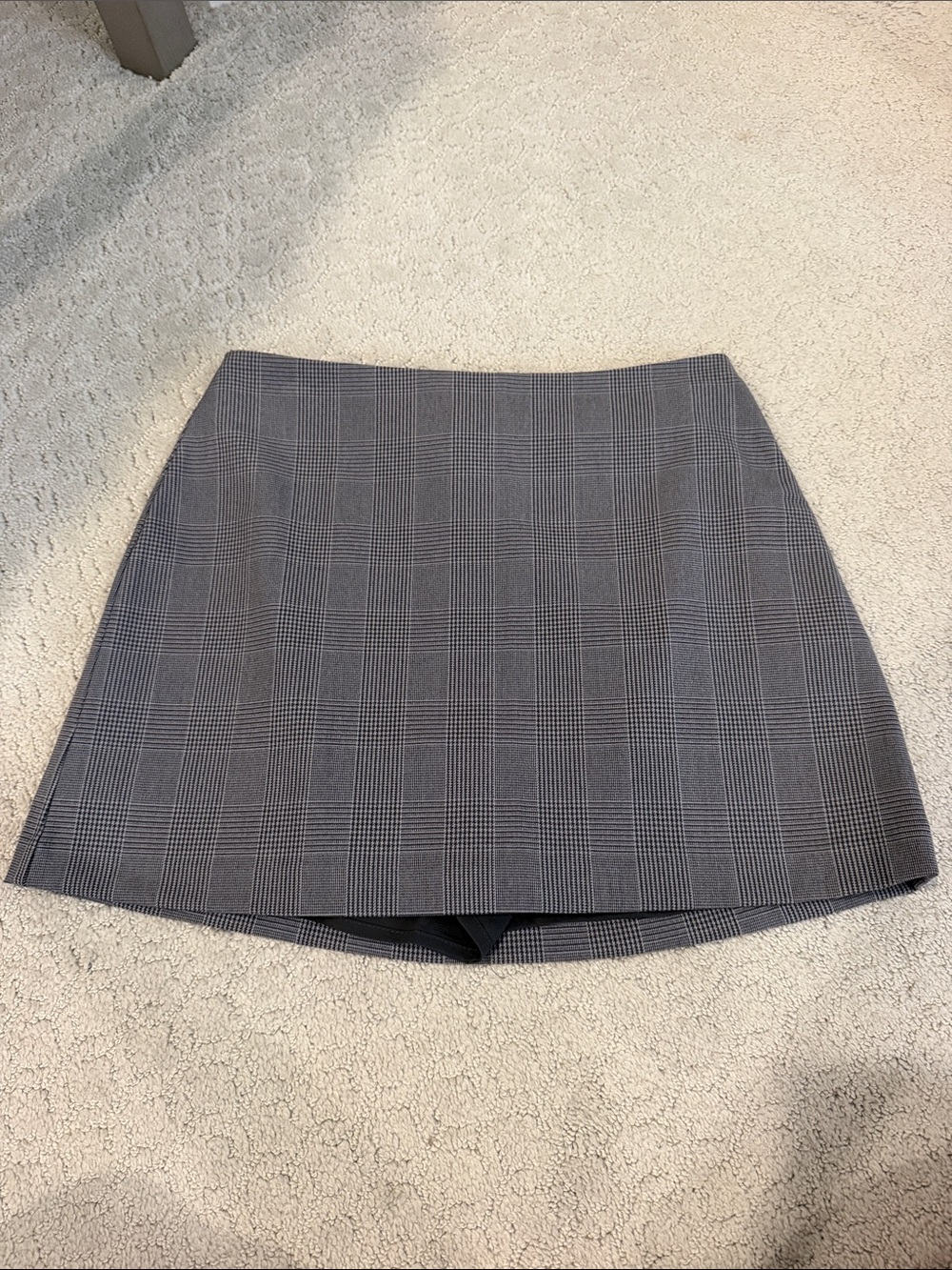 Abercrombie and Fitch Size Small Plaid A-Line Mini Skirt in Charcoal Gray